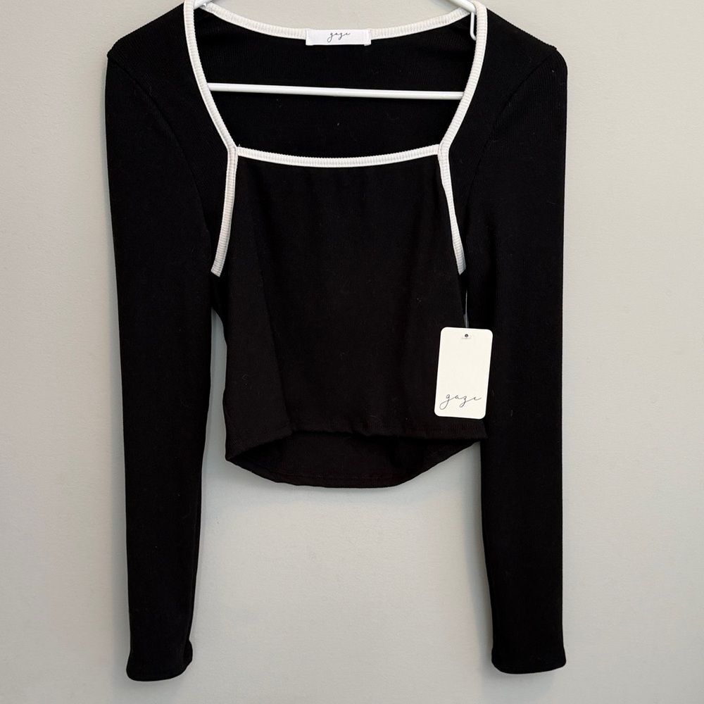 NWT Gaze Black Crop Top with White Trim. Size Medium